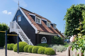 Отель De Lindenhoeve Lodge  Sluis